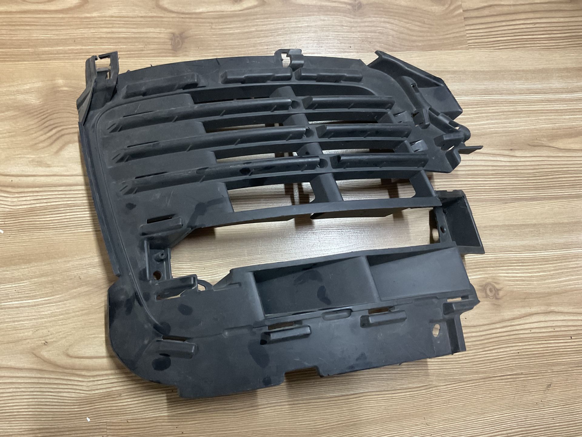 JK52-R7081-BB RANGE ROVER L405 ÖN SAĞ TAMPON HAVA IZGARASI ÇIKMA ORJİNAL