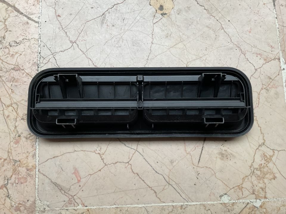 A2058301201 MERCEDES W205 ARKA BAGAJ HAVALANDIRMA IZGARASI ÇIKMA ORJİNAL