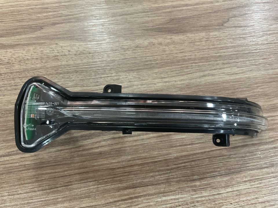 7414649 BMW G30 G31 F90 SOL AYNA SİNYALİ SIFIR Y.S