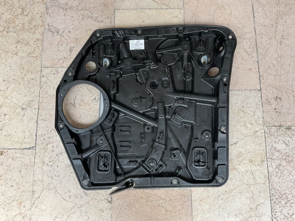 A4477204000  MERCEDES VİTO W447 447 SAĞ ÖN CAM KRİKO PLASTİĞİ ÇIKMA ORJİNAL