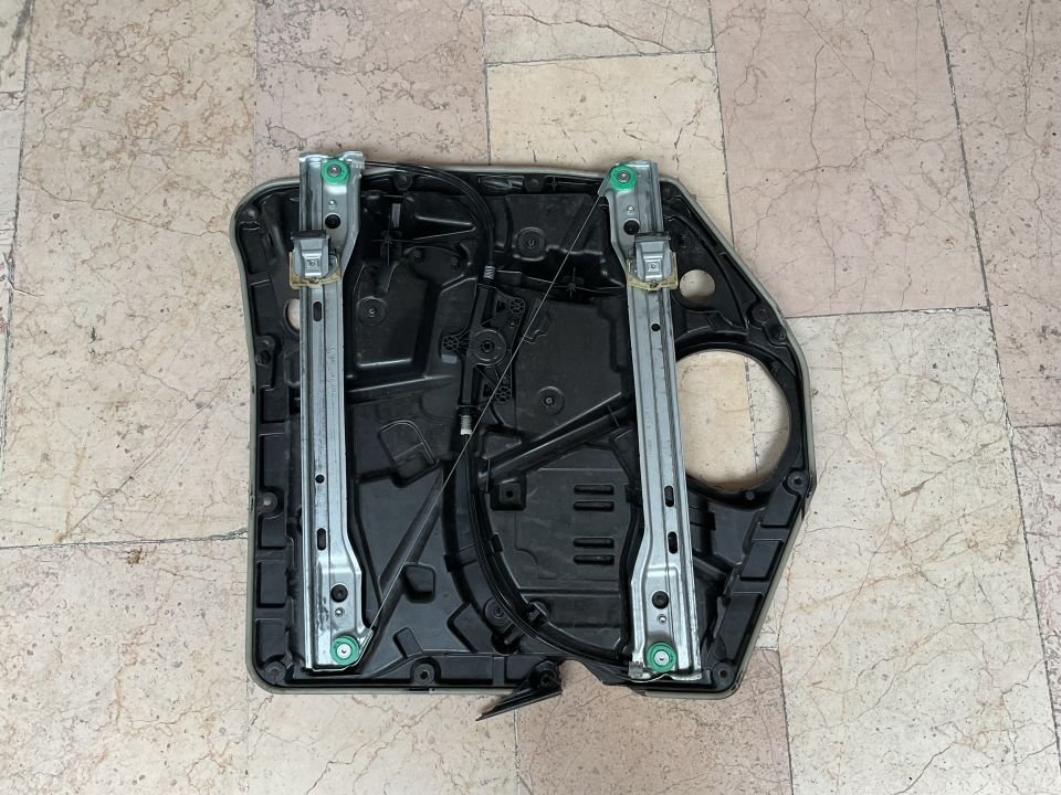 A4477204000  MERCEDES VİTO W447 447 SAĞ ÖN CAM KRİKO PLASTİĞİ ÇIKMA ORJİNAL