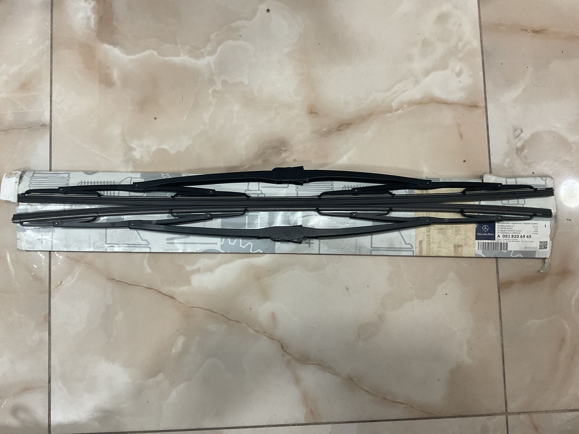 A0018206945 MERCEDES TRAVEGO SİLECEK LASTİĞİ SIFIR ORJ