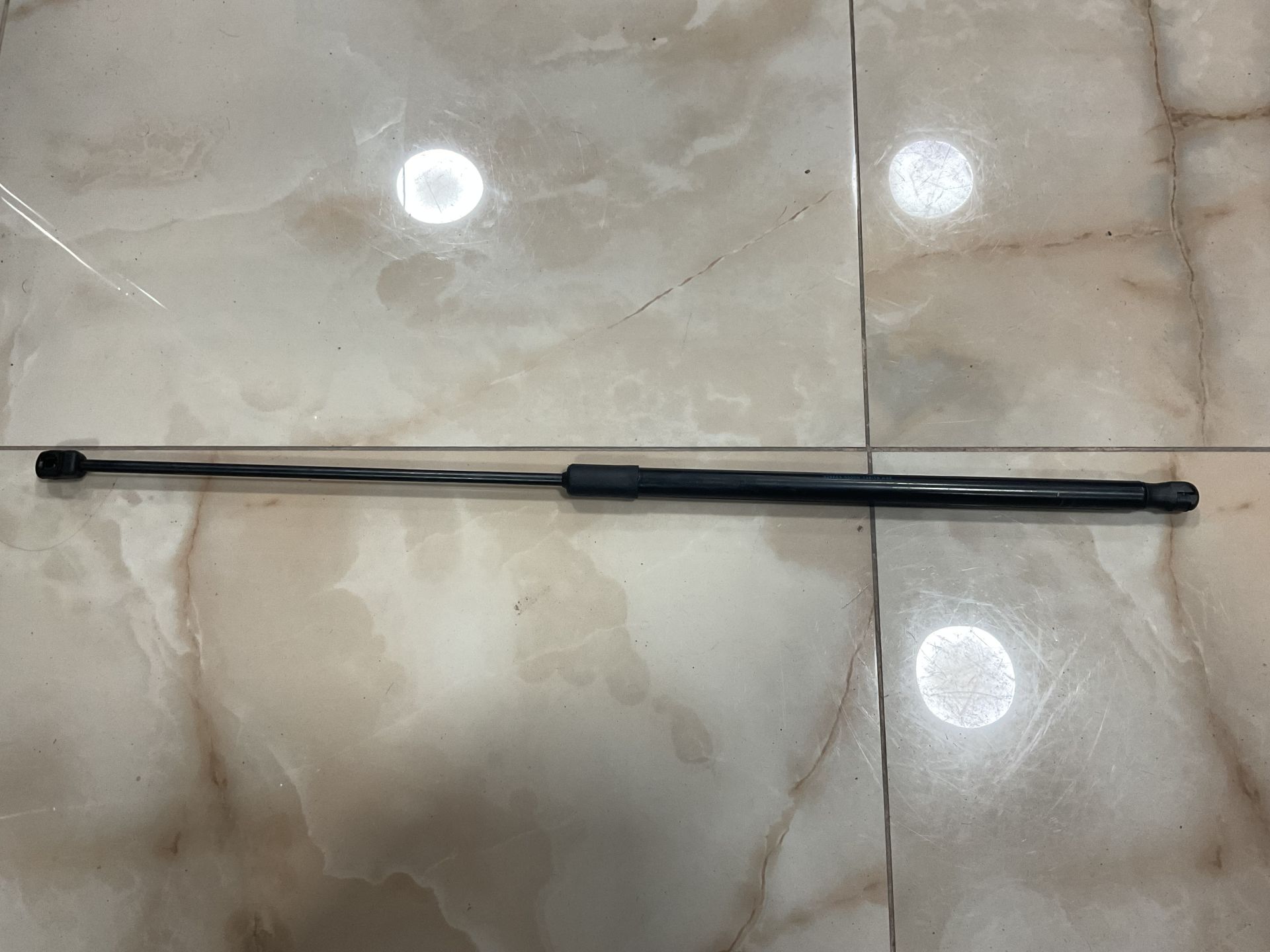 5NA823359 VOLKSWAGEN TIGUAN ÖN KAPUT AMORTİSÖRÜ ÇIKMA ORJİNAL