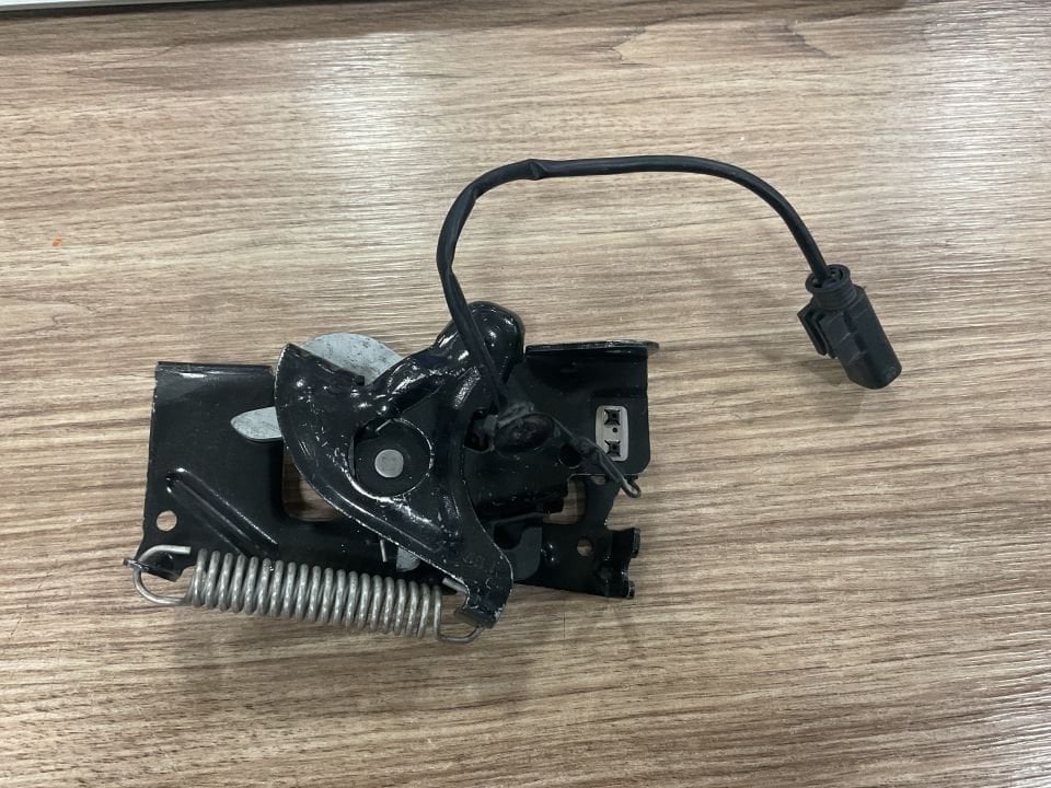 7242548 BMW F20 F30 KAPUT KİLİDİ ÇIKMA ORJİNAL