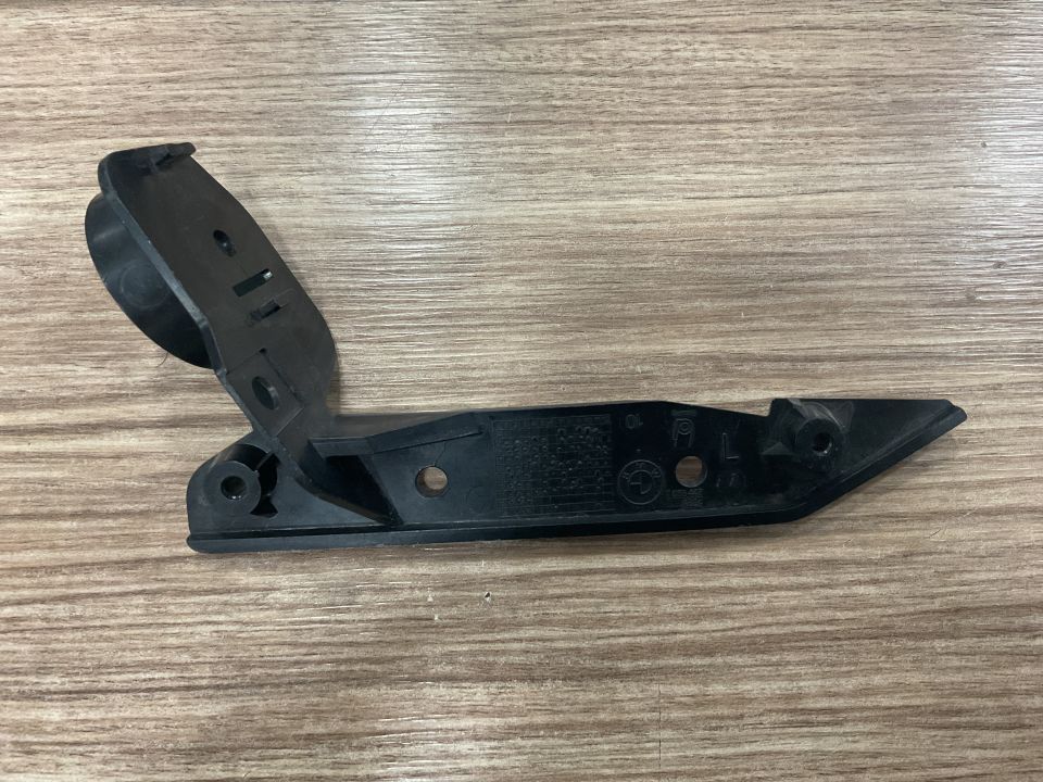 7058447 BMW E90 ÖN SOL TAMPON BRAKETİ ÇIKMA ORJİNAL