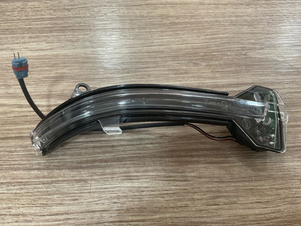 E0169101 BMW F10 F11 SOL AYNA LEDİ ÇIKMA ORJİNAL