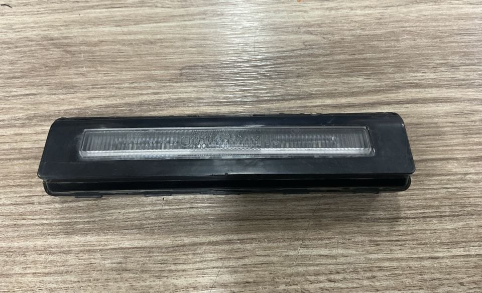 9464591 BMW G70 ARKA TAMPON LAMBASI ÇIKMA ORJİNAL