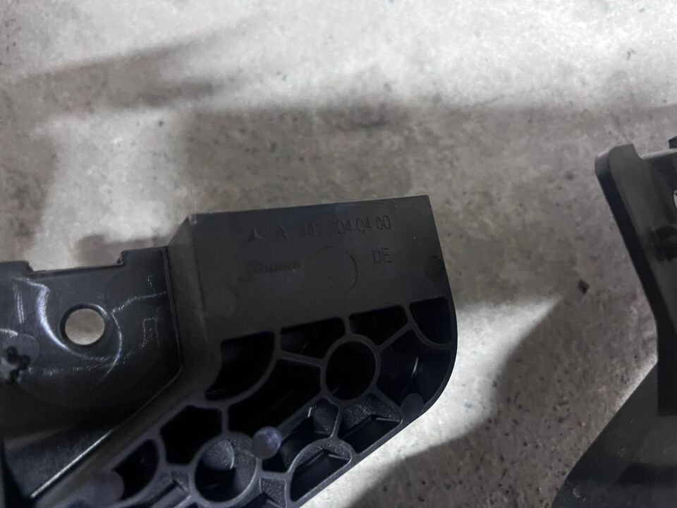 A4475040400 MERCEDES VİTO W447 447 RADYATÖR SOL YAN AYAK SIFIR ORJİNAL