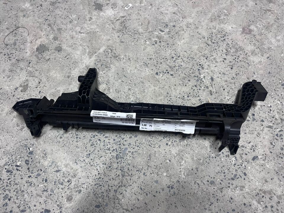 A4475040200 MERCEDES VİTO W447 447 RADYATÖR SAĞ YAN AYAK SIFIR ORJİNAL