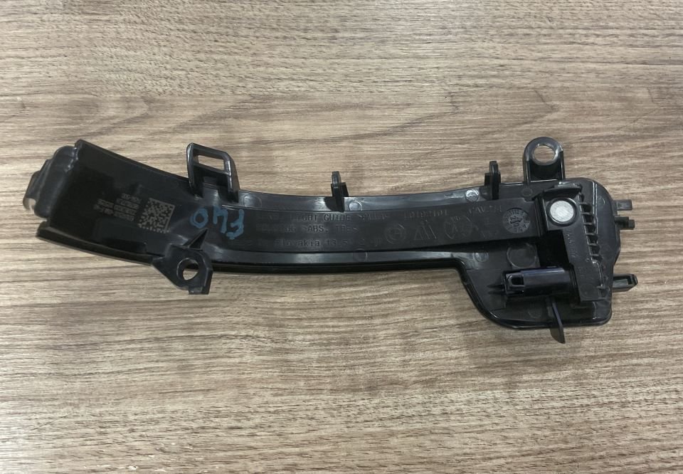 9879127 BMW F40 F44 SOL AYNA SİNYALİ ÇIKMA ORJİNAL