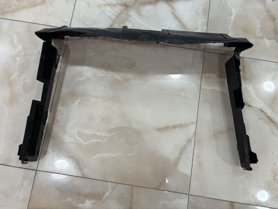 A2475051100 MERCEDES GLA X247  RADYATÖR YAN ÜST  PLASTİĞİ SIFIR ORJİNAL
