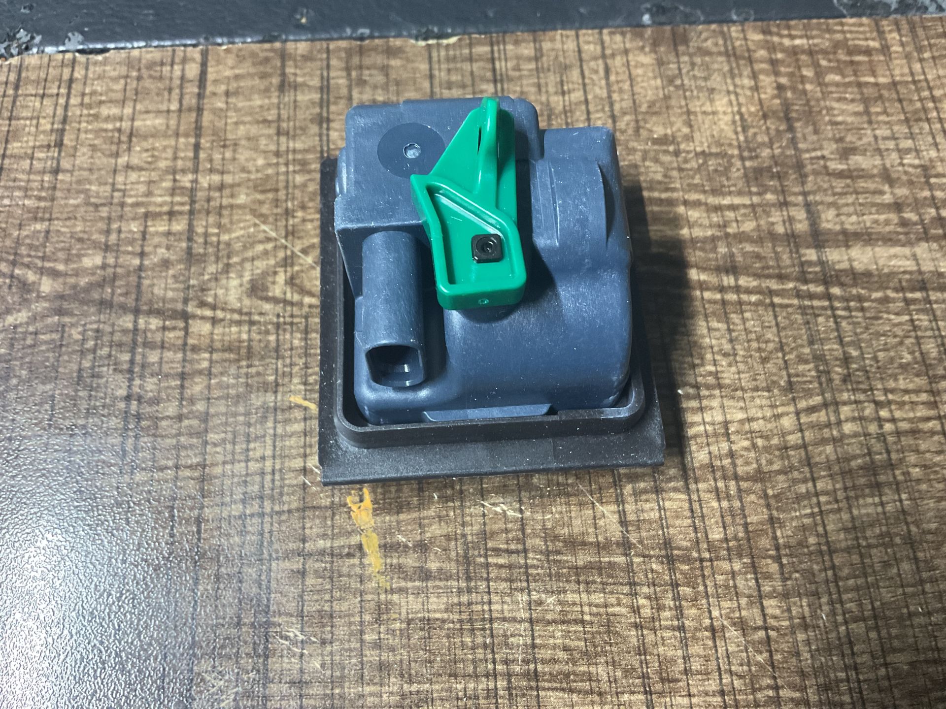 A0008207705 MERCEDES W205 W238 YAKIT KAPAĞI KİLİTLEME MOTORU SIFIR ORJİNAL