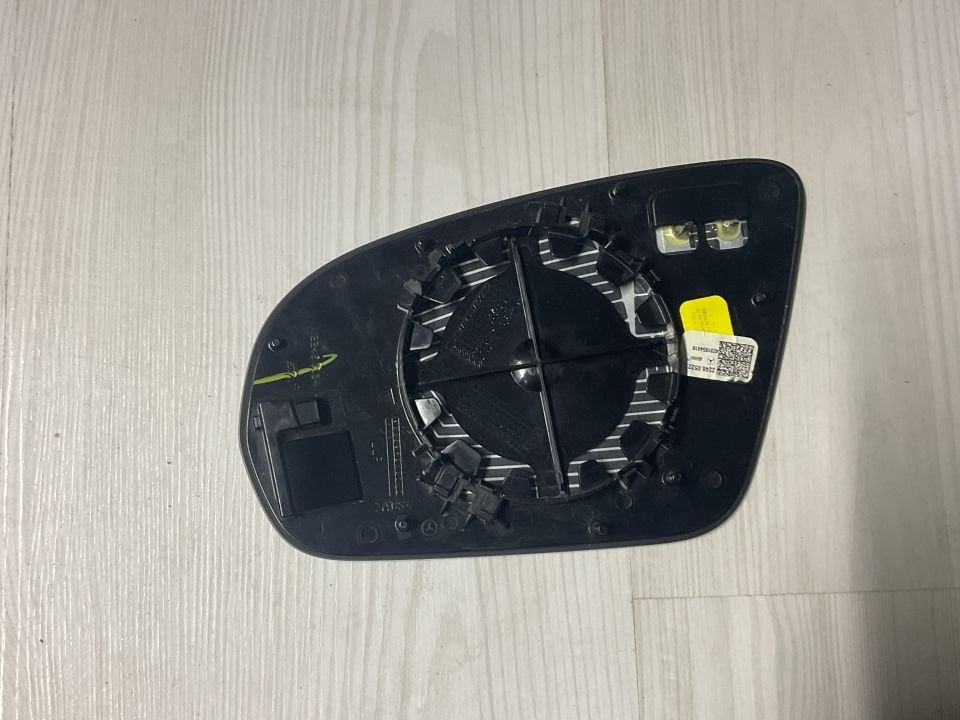 A0998102800 MERCEDES W243 ÖN SAĞ AYNA CAMI ÇIKMA ORJİNAL