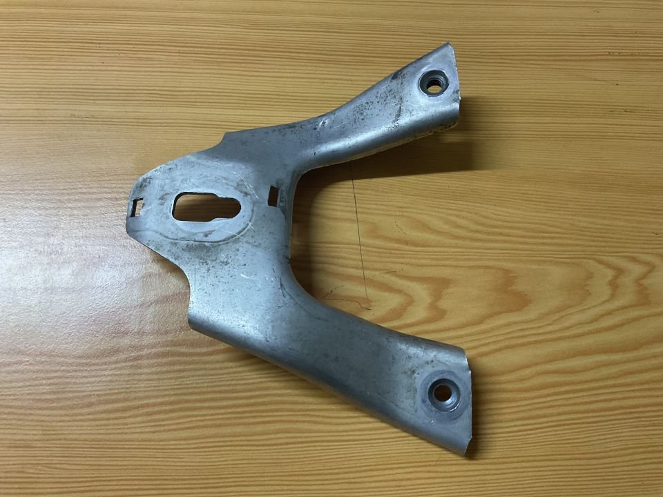 A2056204000 MERCEDES W205 ALT SOL RADYATÖR AYAĞI ÇIKMA ORJİNAL