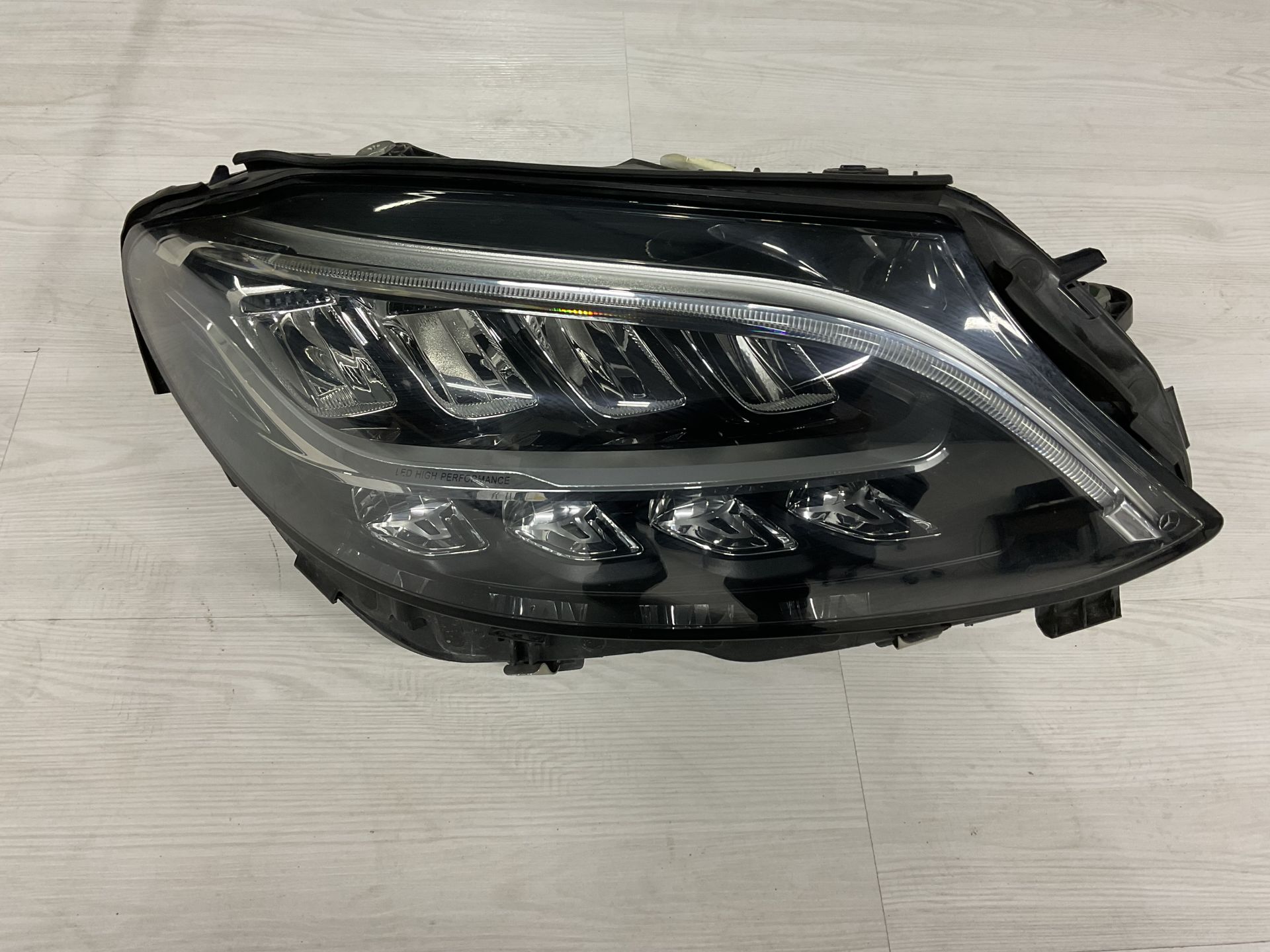 A2059066006 MERCEDES W205 ÖN SAĞ FAR 4 PİN ÇIKMA ORJİNAL