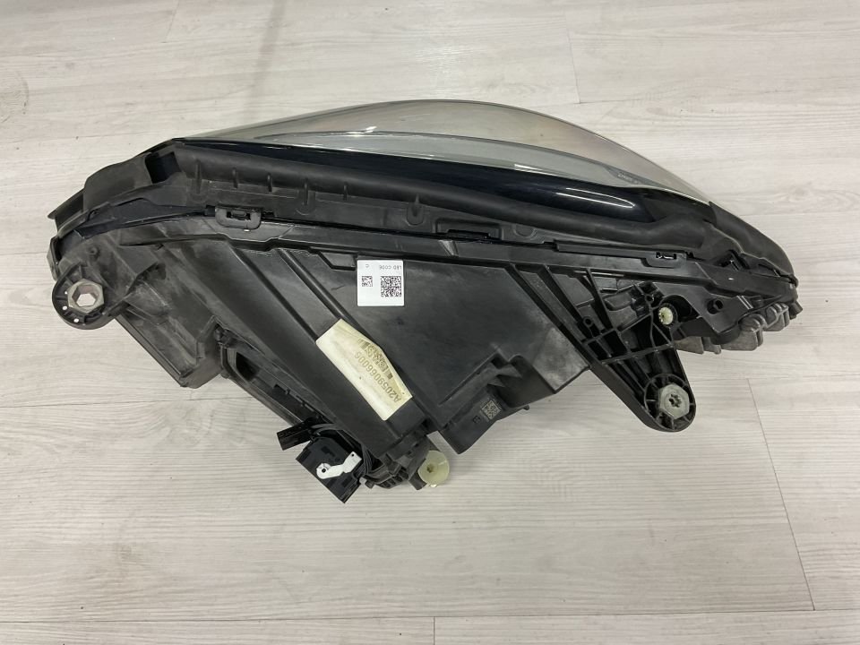 A2059066006 MERCEDES W205 ÖN SAĞ FAR 4 PİN ÇIKMA ORJİNAL