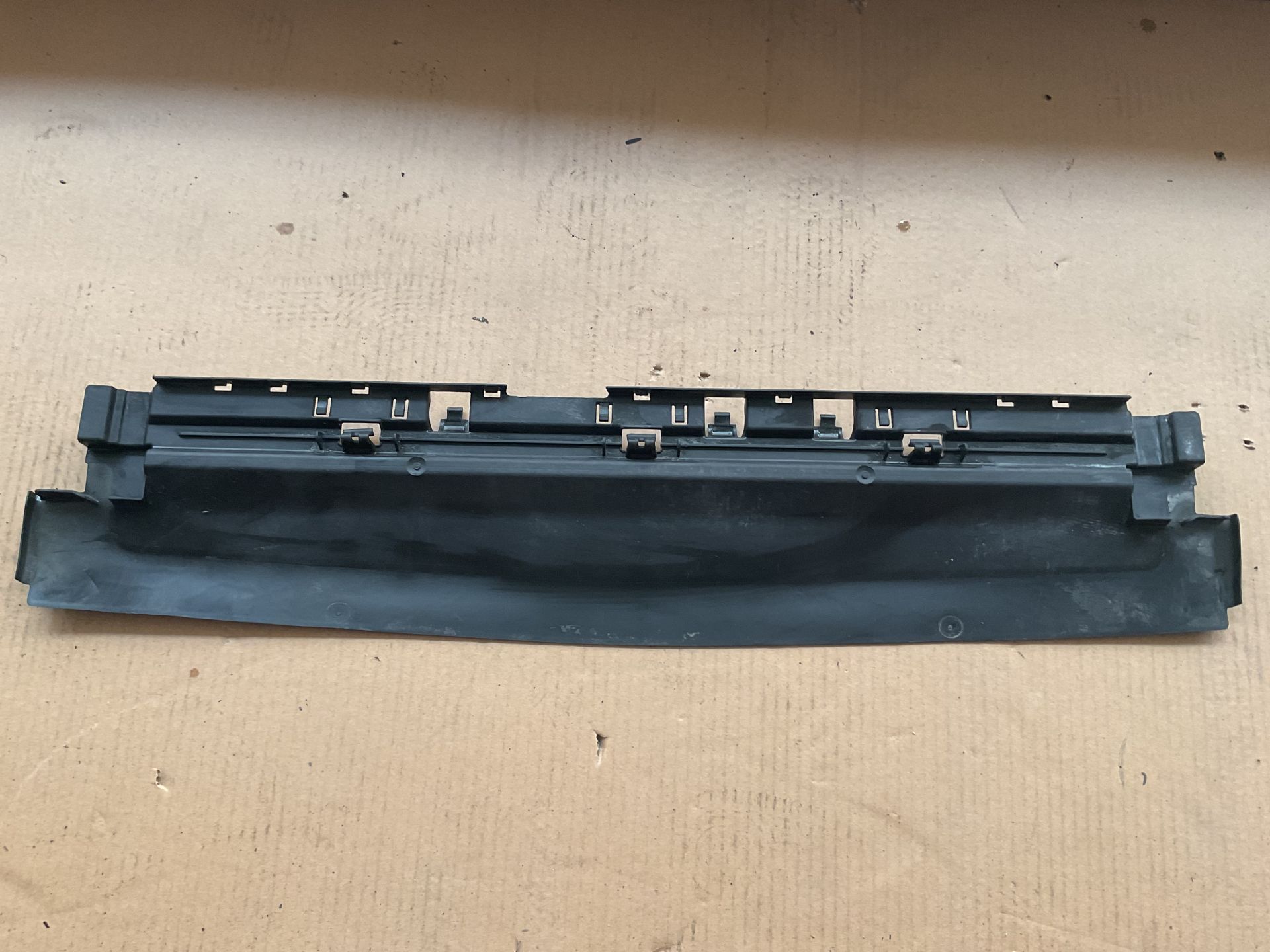 A4475050700 MERCEDES VİTO W447 RADYATÖR ALT BAKALİTİ ÇIKMA ORJİNAL