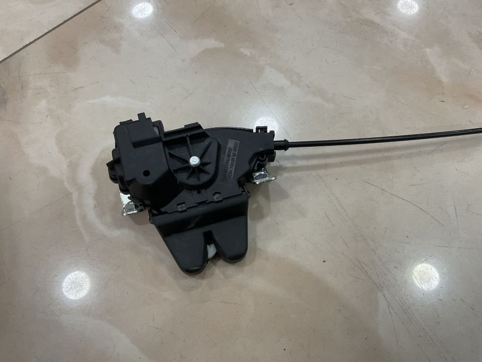 A2047500185 MERCEDES W172 W204 W207 W212 W218 BAGAJ KİLİDİ ÇIKMA ORJİNAL