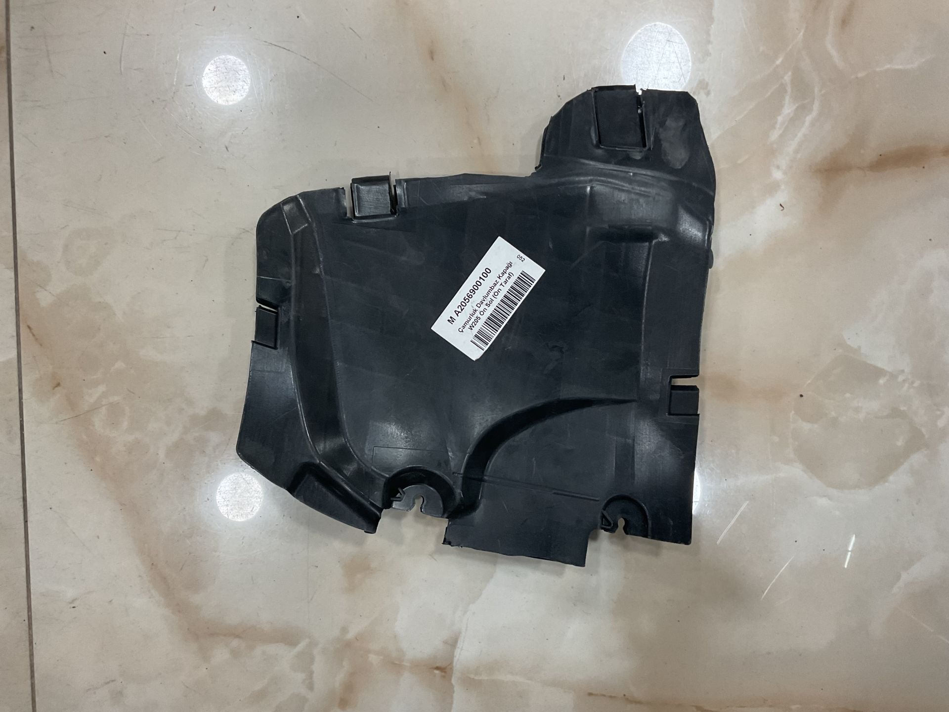 A2056900100 MERCEDES W205 SAĞ ÖN ÇAMURLUK DAVLUMBAZ KAPAĞI SIFIR Y.S