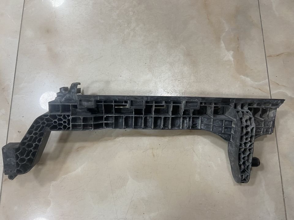 A4475040200 MERCEDES W447 SAĞ RADYATÖR YAN BAKALİTİ ÇIKMA ORJİNAL