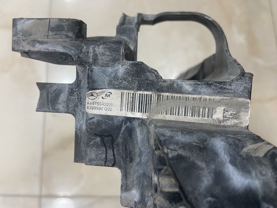 A4475040200 MERCEDES W447 SAĞ RADYATÖR YAN BAKALİTİ ÇIKMA ORJİNAL