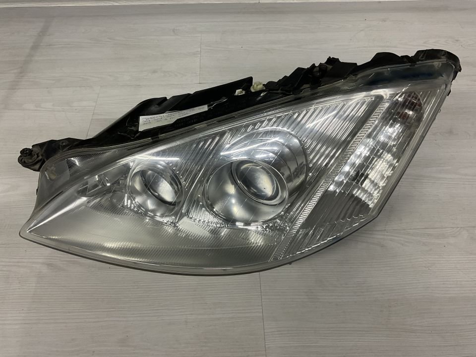 A2218200761 MERCEDES W221 ÖN SAĞ FAR ÇIKMA ORJİNAL(CAM DEĞİŞMİŞ AYAK TAMİRLİ SU ALMAYA KARŞI GARANTİLİ)