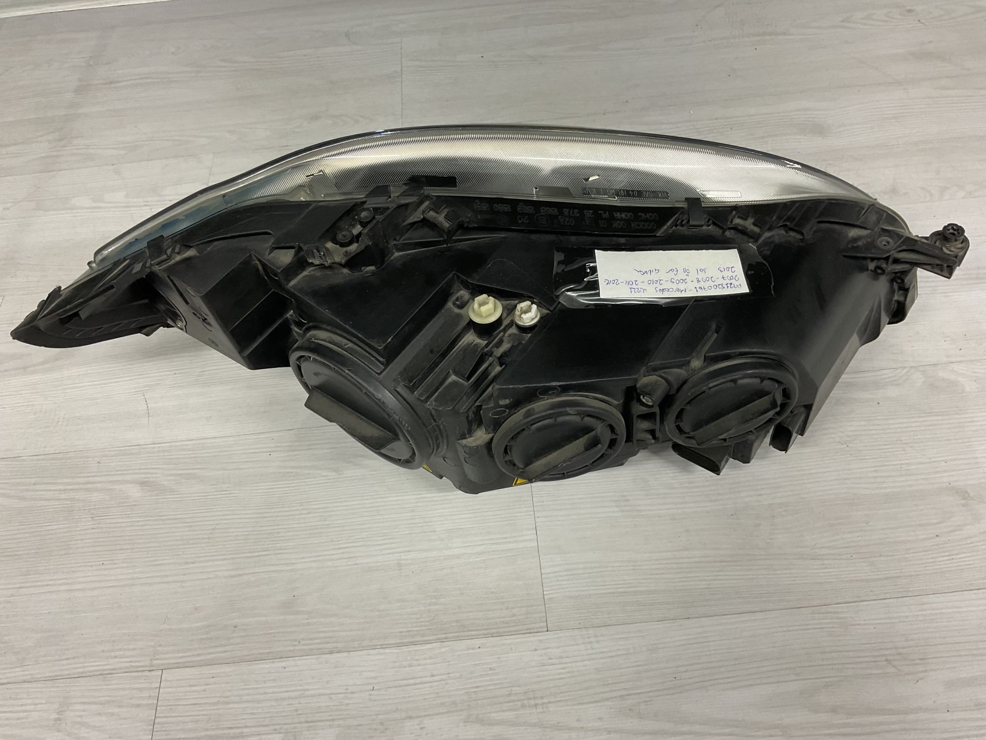 A2218200761 MERCEDES W221 ÖN SAĞ FAR ÇIKMA ORJİNAL(CAM DEĞİŞMİŞ AYAK TAMİRLİ SU ALMAYA KARŞI GARANTİLİ)
