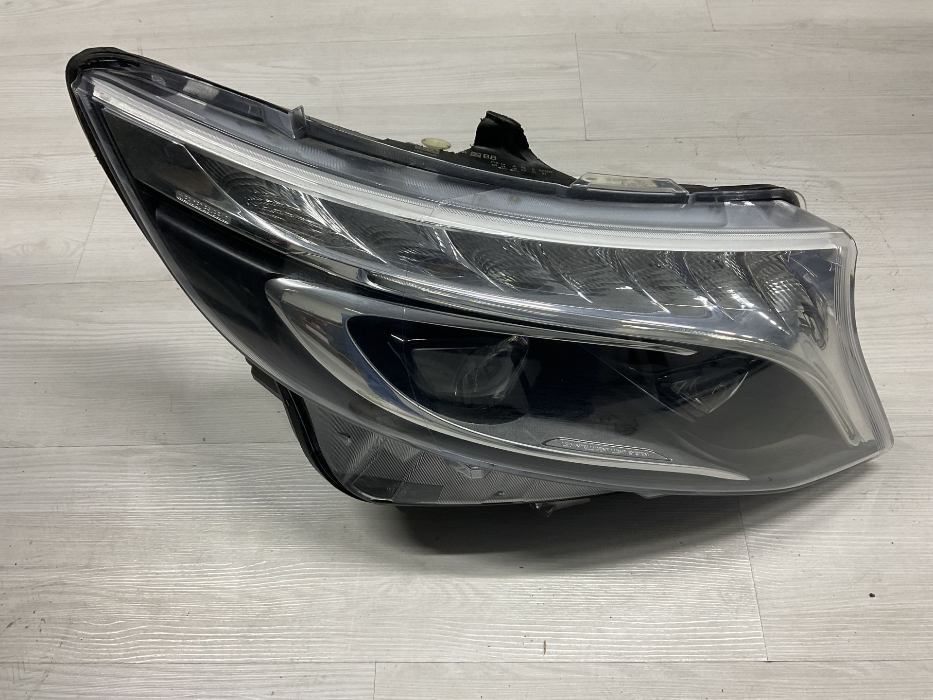 A4479060201 MERCEDES W447 ÖN SAĞ FAR ÇIKMA ORJİNAL(KASA TAMİRLİ CAM DEĞİŞMİŞ SU ALMAYA KARŞI GARANTİLİ)