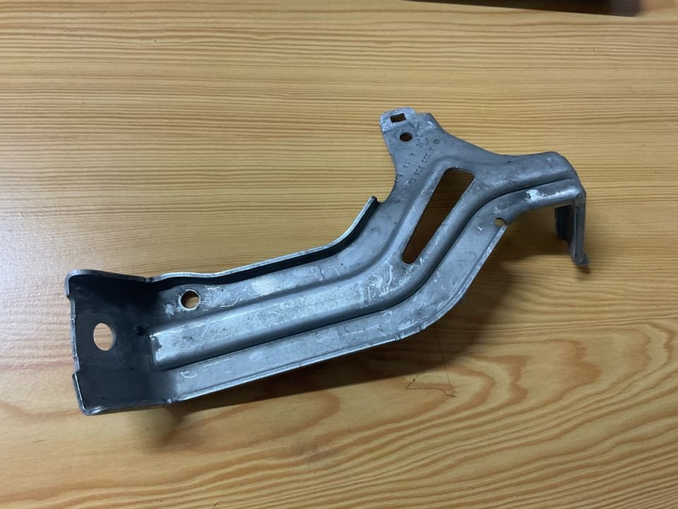 A2226260414 MERCEDES W222 ÖN SAĞ TAMPON BRAKETİ ÇIKMA ORJİNAL