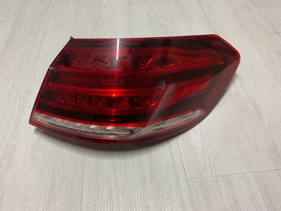 A2129060803 MERCEDES W212 ARKA SAĞ  STOP ÇIKMA ORJİNAL(CAM DEĞİŞMİŞ)