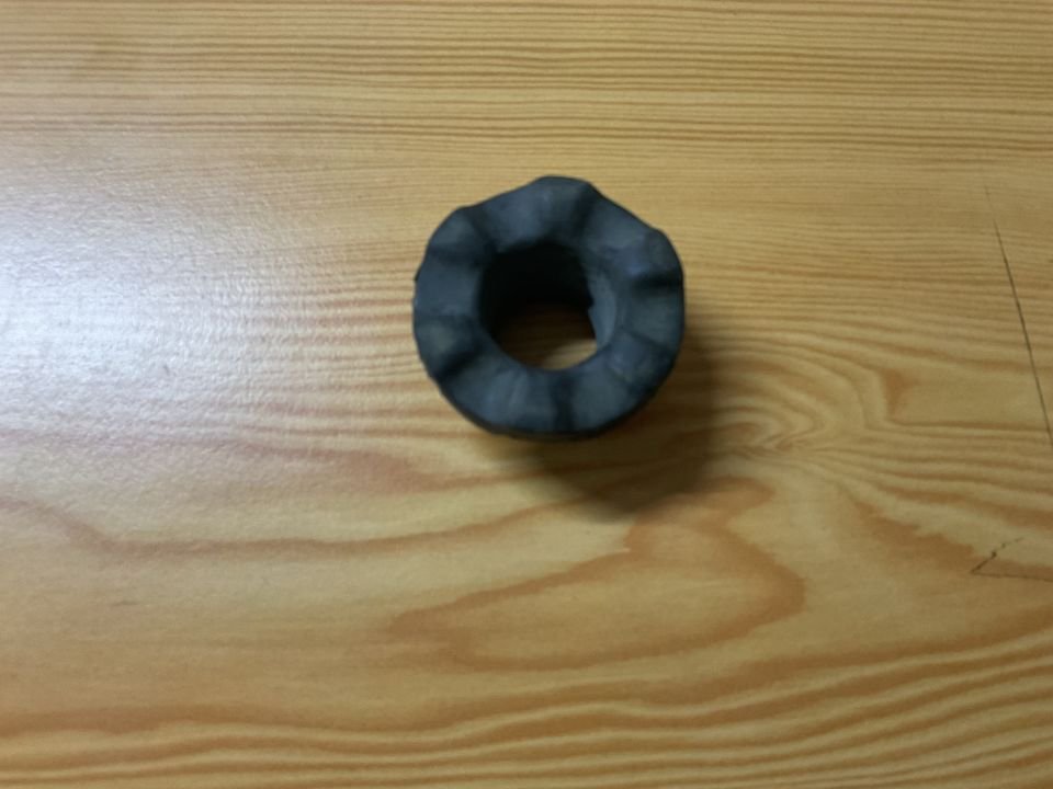 A0995040212 MERCEDES W205 W238 W257 RADYATÖR TUTUCU ELASTOMER YATAĞI ÇIKMA ORJİNAL