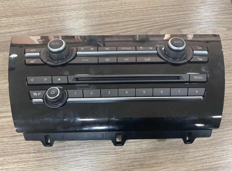 6831942 BMW F25 F16 KLİMA CD RADYO KONTROL PANELİ ÇIKMA ORJİNAL