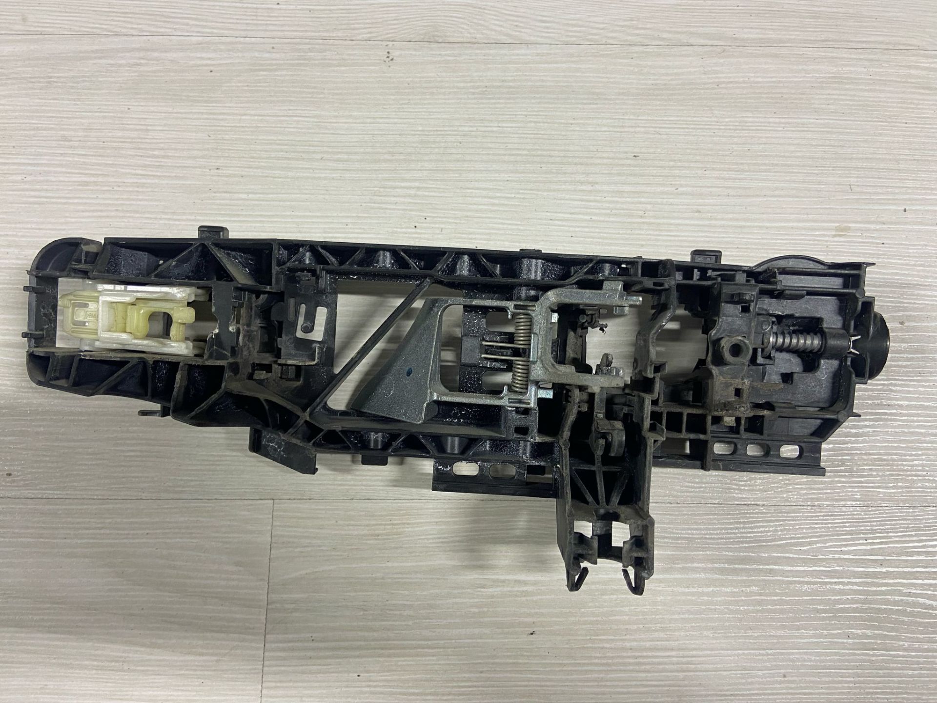 A0997602200 MERCEDES W190  W205 W213 W217 W222 W238 W257 W290 W292 W293  SAĞ ÖN  KAPI KOLU İÇ MEKANİZMASI ÇIKMA ORJİNAL