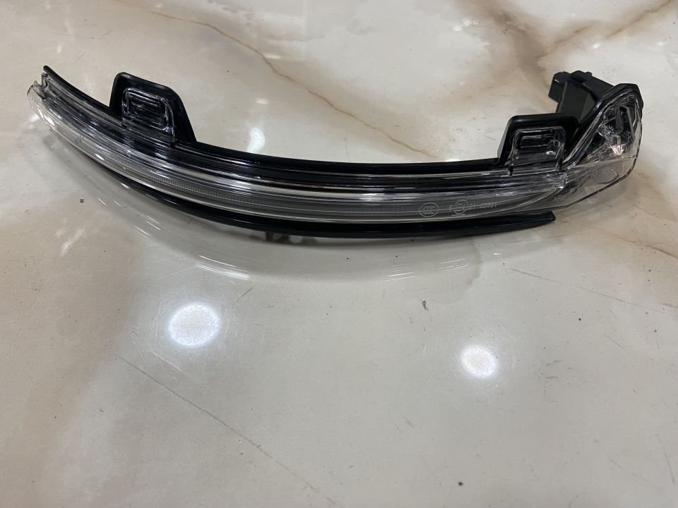A0999063803 MERCEDES W206 W236 W254 W295 SAĞ SİNYAL LAMBASI ÇIKMA ORJİNAL