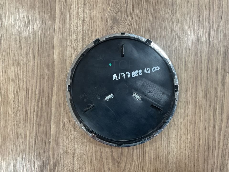 A0008880400 MERCEDES W177 W247 ÖN PANJUR AMBLEMİ ÇIKMA ORJİNAL