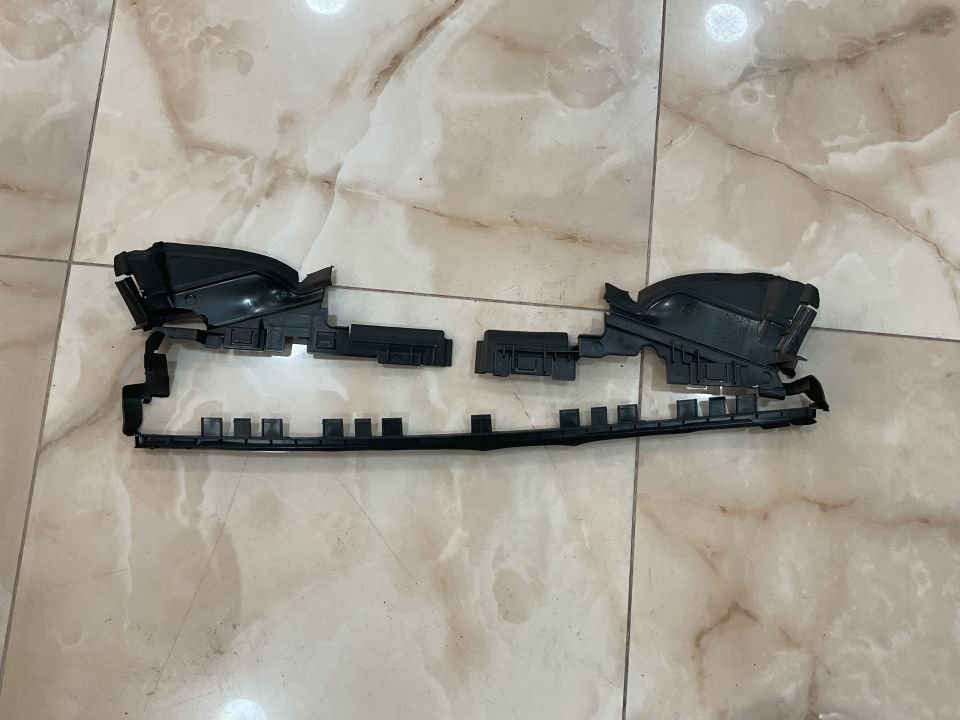 A2045050530 MERCEDES W204 C SERİSİ RADYATÖR ÇERÇEVESİ BAKALİTİ SIFIR ORJİNAL