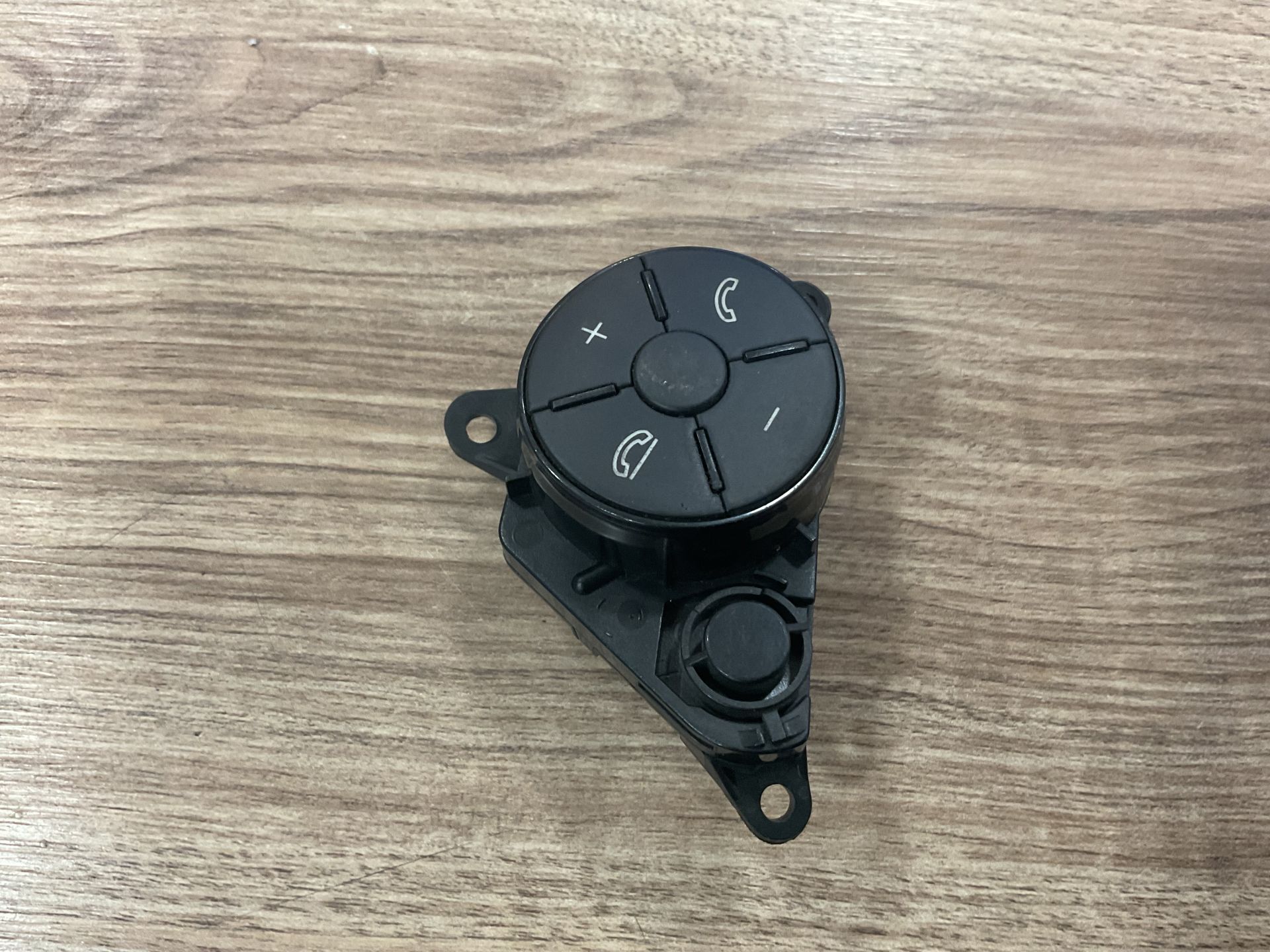 A9069052000 MERCEDES W906 SPRİNTER DÜĞMESİ SOL ÇIKMA ORJİNAL