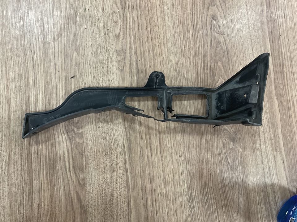 A1178850521 MERCEDES W117 CLA SOL ÖN TAMPON BRAKETİ ÇIKMA ORJİNAL