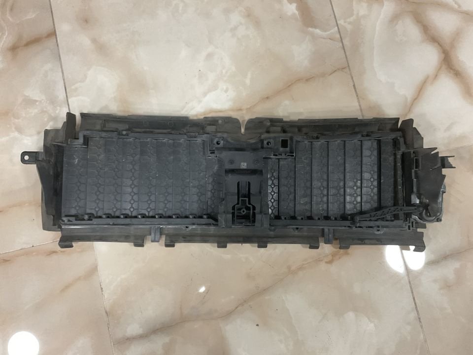 A2135002300 MERCEDES W213 RADYATÖR HAVA KANALI ÇIKMA ORJİNAL