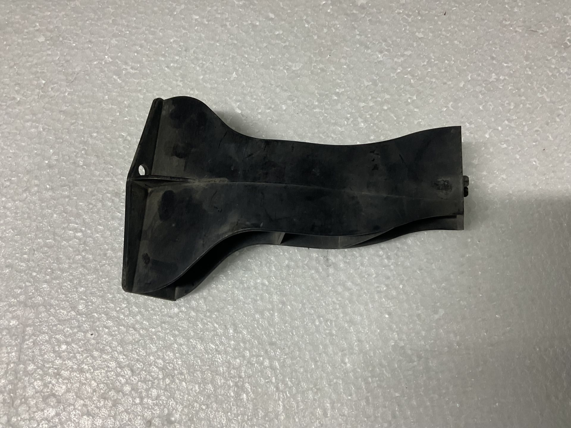 A4478850914 MERCEDES W447 ÖN SAĞ KİLİT TUTUCU ÇIKMA ORJİNAL