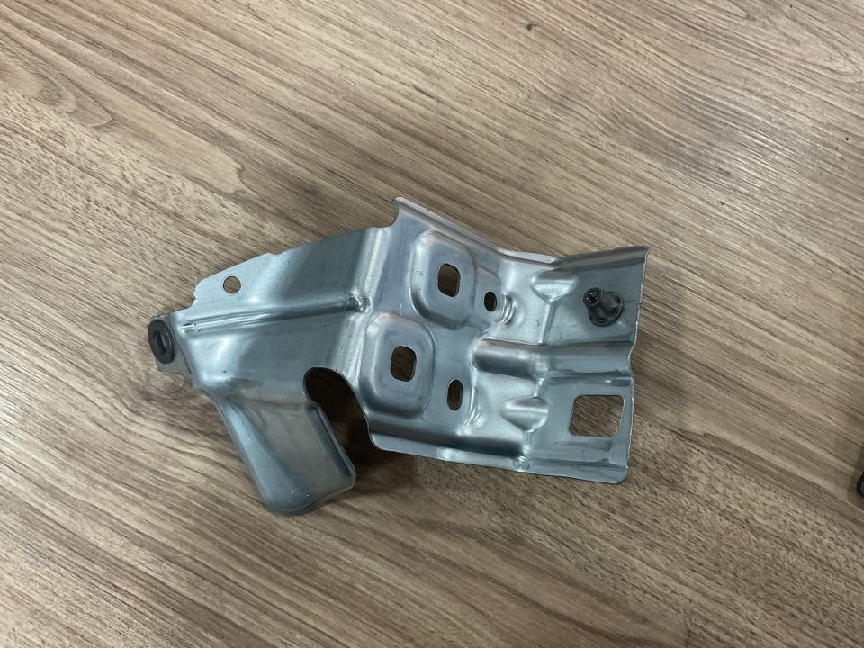 A1188804300 MERCEDES W118 SOL ÖN ÇAMURLUK TUTUCUSU SIFIR ORJİNAL