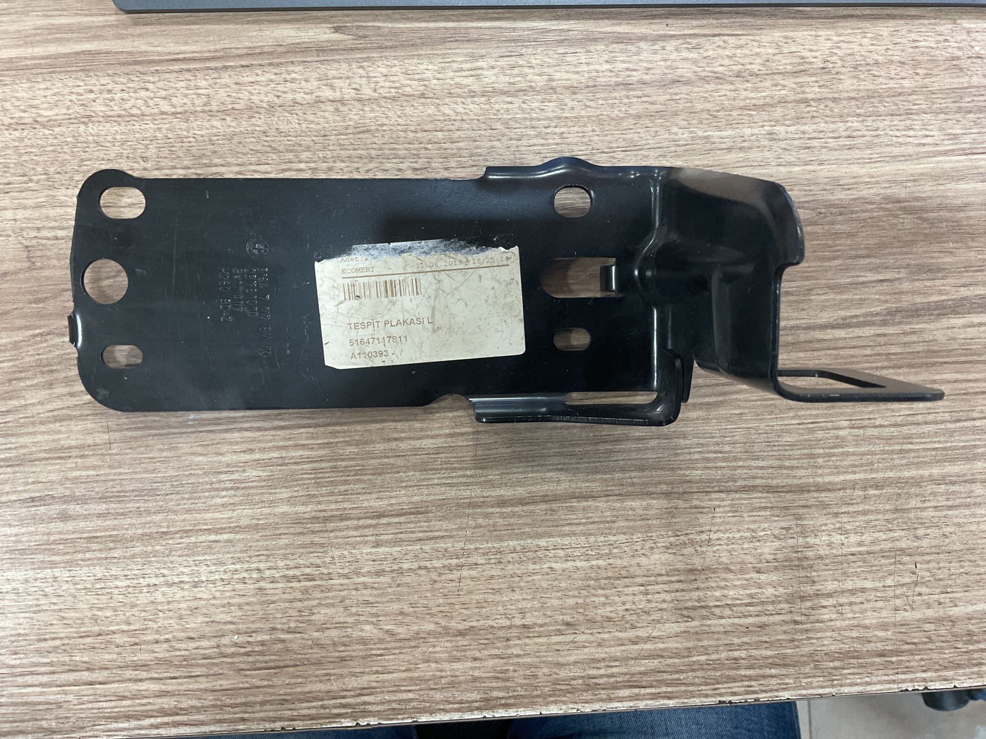 51647117811 7117811 BMW E81 E87 E88 SOL ÖN ALT PANEL BRAKETİ ÇIKMA ORJİNAL