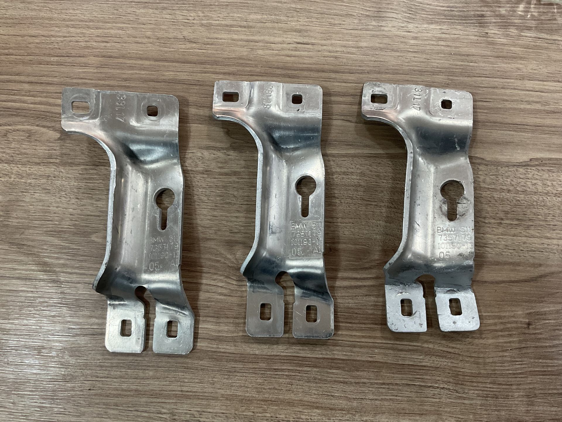 51117357179 7357179 BMW G11 LCİ G12 LCİ G14 G15 G16 G30 G31 G38 G32 SOL TAMPON ALT DEMIR BAĞLANTI AYAĞI ÇIKMA ORJİNAL