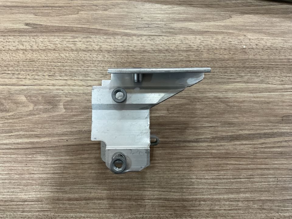 51647245796 7245796 BMW F20 LCİ F21 LCİ SAĞ TAMPON DEMİR AYAĞI