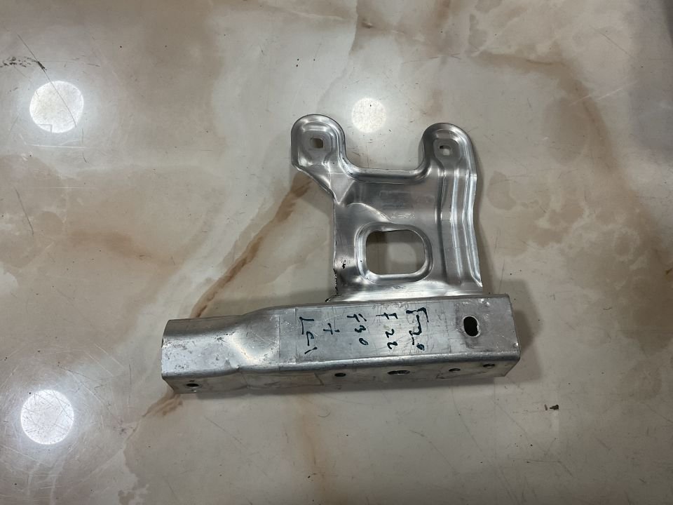 51118051190 8051190 BMW F20 F30 ÖN PANEL DEMİR AYAĞI ÇIKMA ORJİNAL