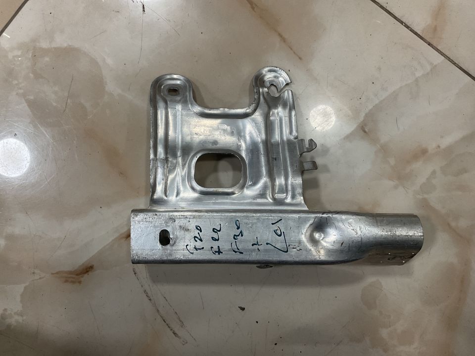 51117266193 7266193 BMW F20 LCİ F21 LCİ F22 LCİ F23 LCİ F30 LCİ F31 LCİ F35 LCİ SOL SAĞ ÖN PANEL BAĞLANTI AYAĞI ÇIKMA ORJİNAL