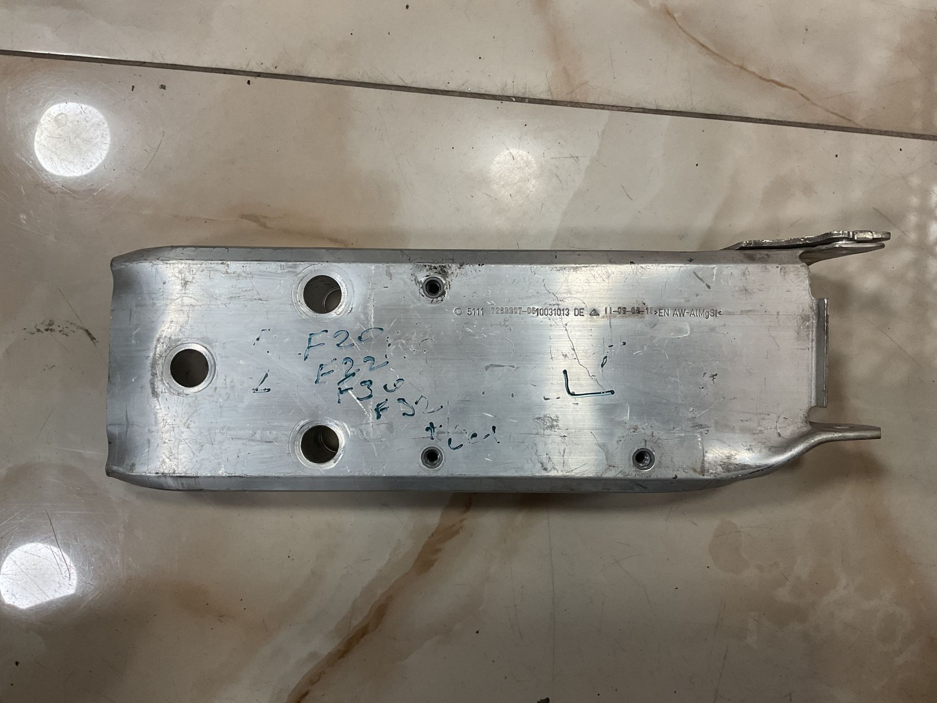 51117289907 BMW F20 F22 F30 F32 SOL TAMPON İÇ DEMİR AYAK
