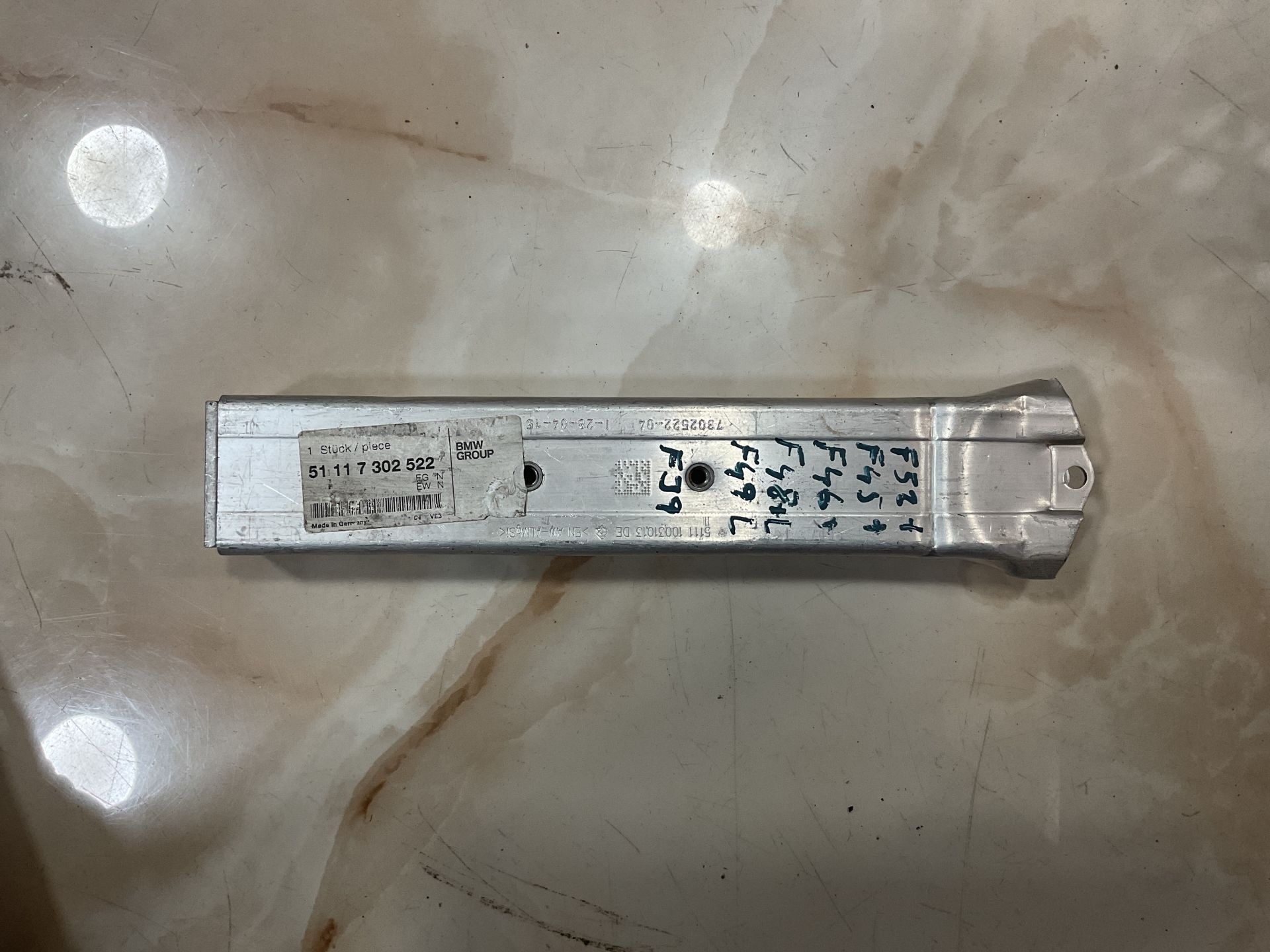 51117302522 BMW F32 F46 F49 SAĞ TAMPON İÇ AYAK SIFIR ORJİNAL