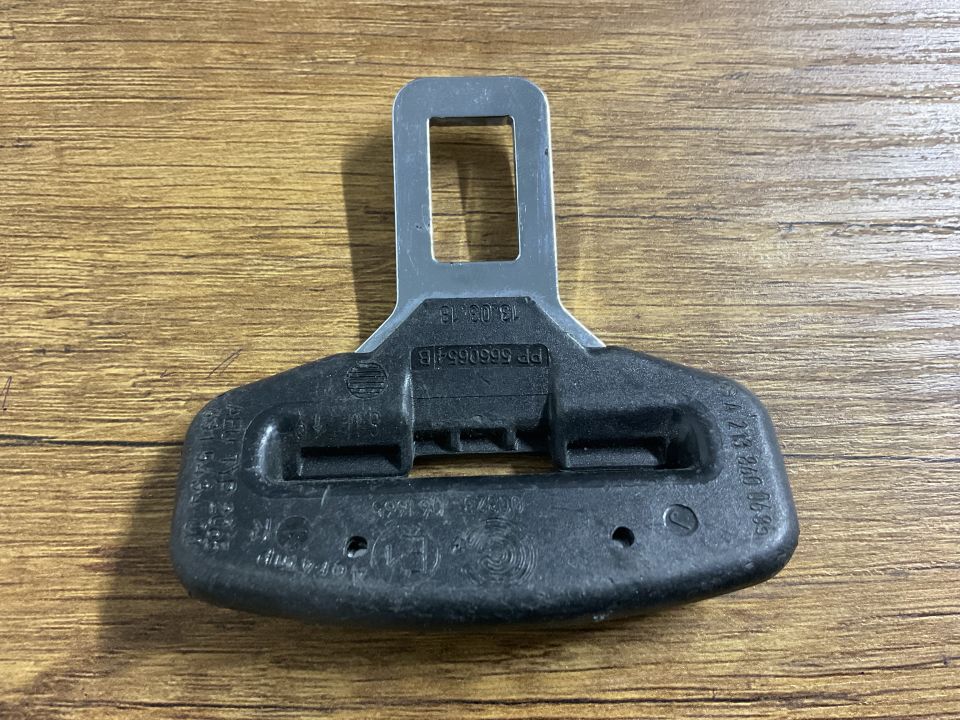 A2138600685 MERCEDES W213 ÖN SAĞ EMNİYET KEMER TOKASI ÇIKMA ORJİNAL