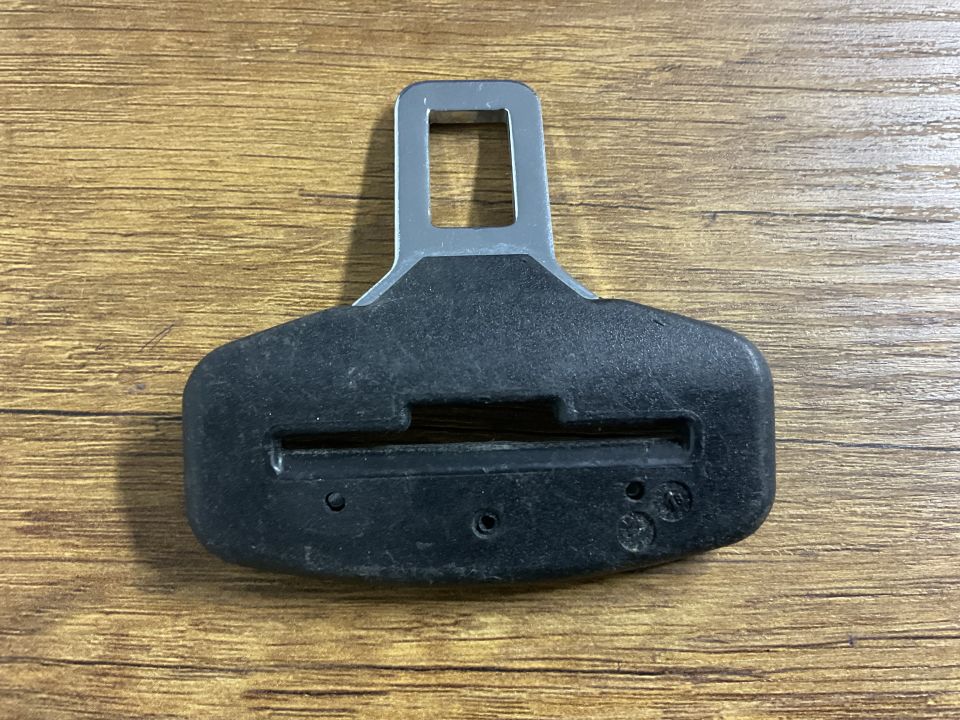 A2138600685 MERCEDES W213 ÖN SAĞ EMNİYET KEMER TOKASI ÇIKMA ORJİNAL